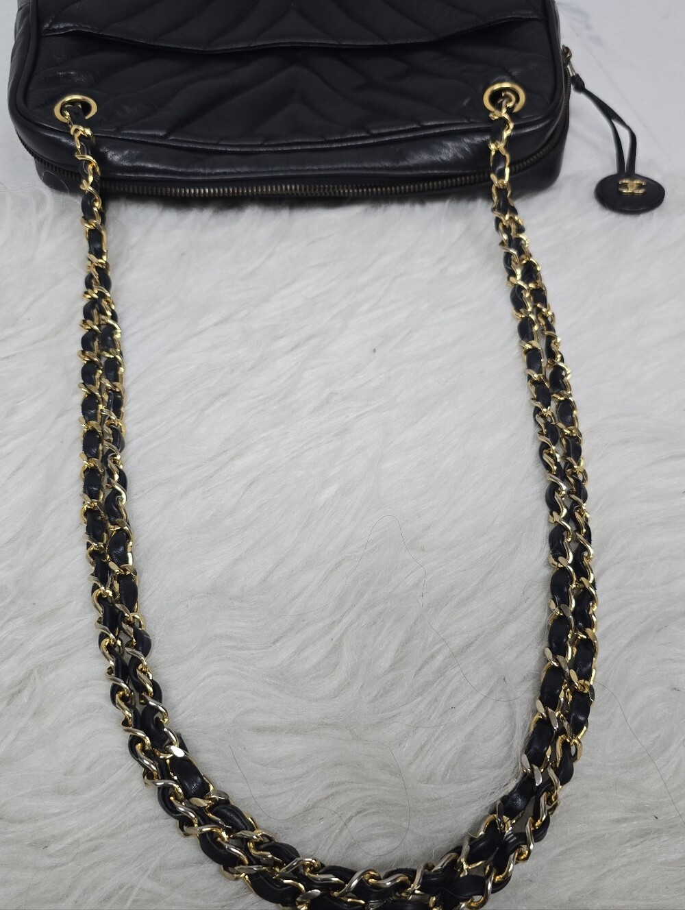 Chanel Black Quilted Leather Shoulder Bag with Gold Chain - Picture 11 of 12